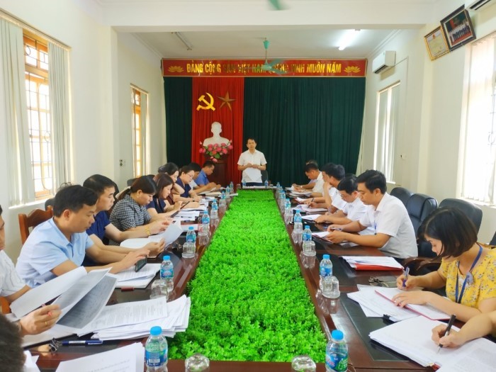 Đồng chí Chủ tịch UBND thành phố - Doãn Quốc Hoàn làm việc với Ban thường vụ Đảng ủy xã Quảng Châu