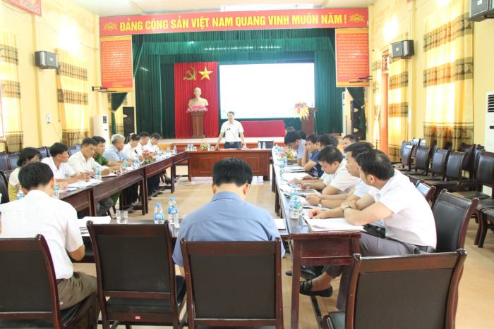 Đồng chí Chủ tịch Ủy ban nhân dân thành phố làm việc với Ban Thường vụ Đảng ủy xã Tân Hưng