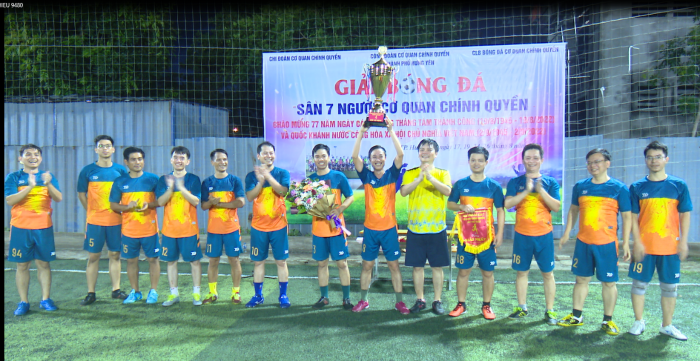 Cơ quan UBND thành phố tổ chức giải bóng đá sân 7 người