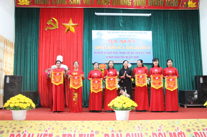 Hội Liên hiệp Phụ nữ thành phố tổ chức ra mắt Cụm kết nghĩa số 03 và giao lưu dân vũ