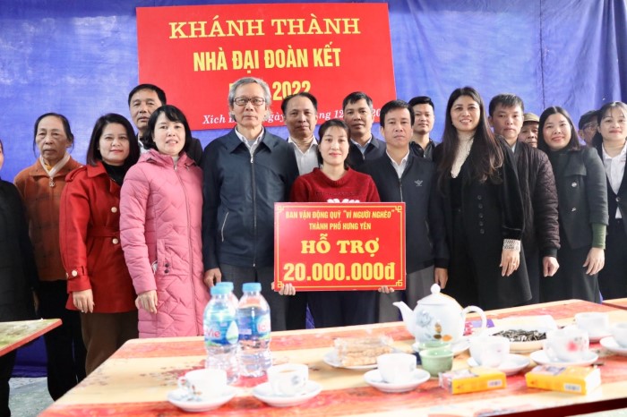 Ủy ban Mặt trận Tổ quốc Việt Nam thành phố trao nhà “Đại đoàn kết” cho hộ nghèo tại phường Lam Sơn