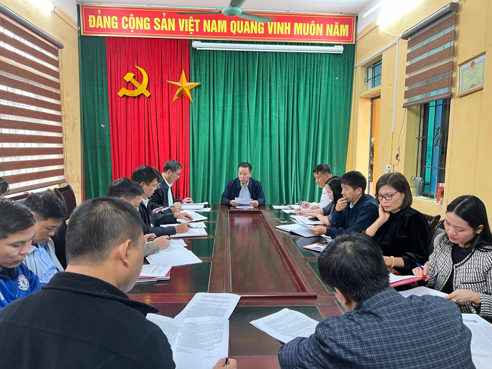 Đồng chí Phó Chủ tịch UBND thành phố - Bùi Tuấn Anh  làm việc với Ban Thường vụ Đảng ủy xã Tân Hưng