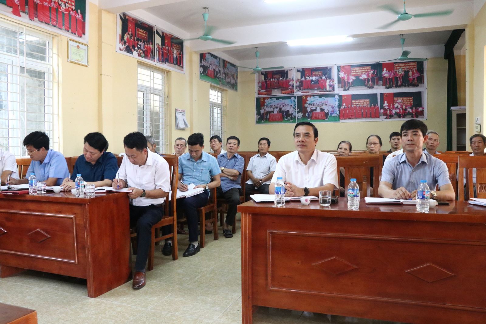 Đồng chí Phạm Huy Bình - Ủy viên Ban thường vụ Tỉnh ủy, Bí thư Thành ủy dự sinh hoạt Chi bộ thôn Cao Xá, xã Hùng Cường