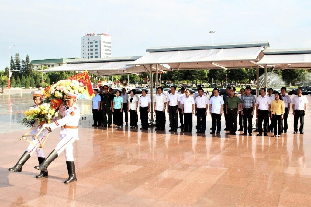 Lễ dâng hương, dâng hoa nhân dịp 78 năm Ngày Quốc khánh nước Cộng hòa xã hội chủ nghĩa Việt Nam