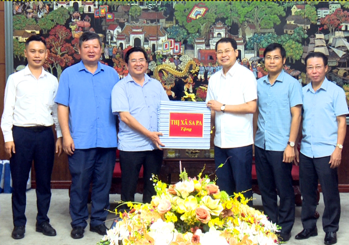 Đoàn công tác của UBND thị xã Sa Pa, tỉnh Lào Cai làm việc, trao đổi, học tập kinh nghiệm về công tác quản lý đất đai, trật tự xây dựng, đô thị và giải phóng mặt bằng tại thành phố Hưng Yên