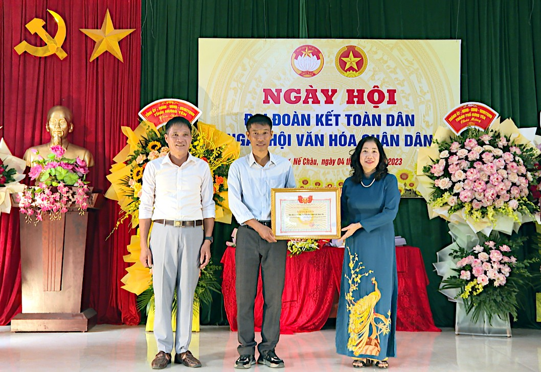 Thôn Nễ Châu, xã Hồng Nam tổ chức điểm Ngày hội Đại đoàn kết toàn dân – Ngày hội văn hóa quân dân năm 2023