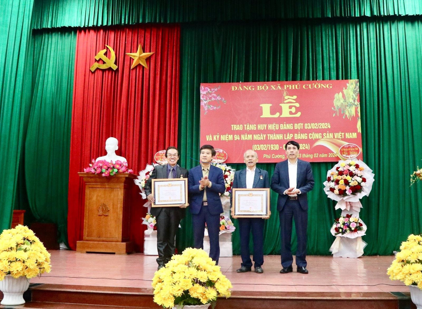 Đảng ủy xã Phú Cường tổ chức kỷ niệm 94 năm ngày thành lập  Đảng cộng sản Việt Nam và trao Huy hiệu Đảng đợt 3/2