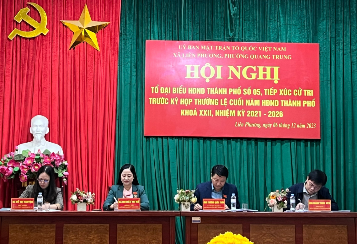 Tổ đại biểu số 05 - HĐND thành phố tiếp xúc cử tri xã Liên Phương và phường Quang Trung