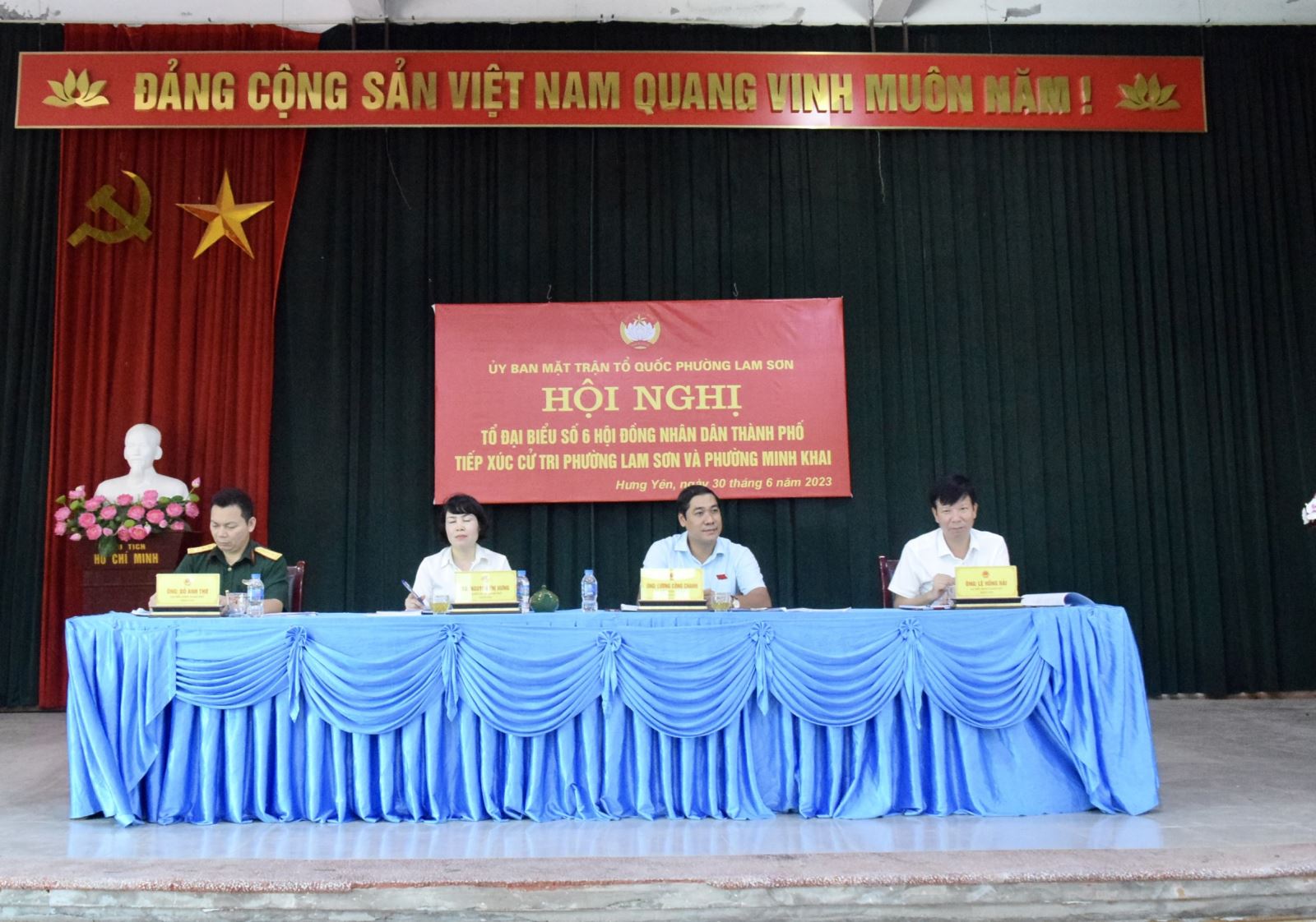 Tổ đại biểu số 6 Hội đồng nhân dân thành phố Hưng tiếp xúc với củ  tri phường Lam Sơn và phường Minh Khai