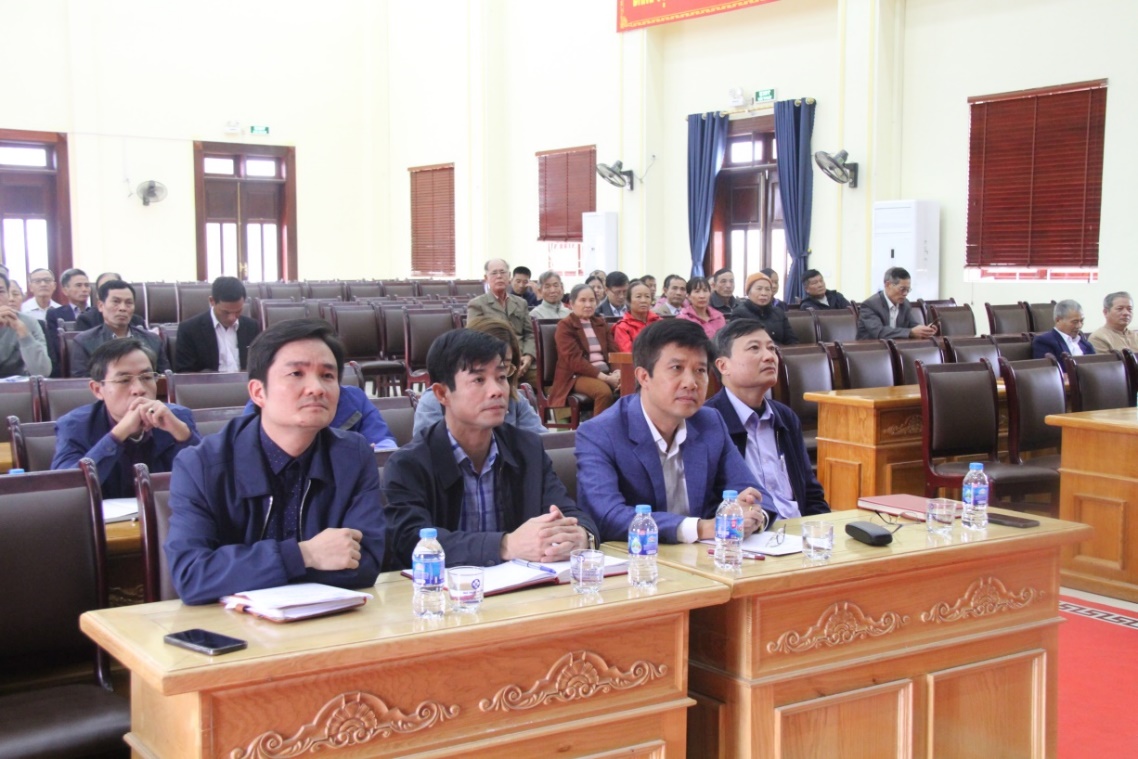 Tổ đại biểu số 7 Hội đồng nhân dân thành phố khóa XXII   tiếp xúc với cử tri xã Hùng Cường và Phú Cường