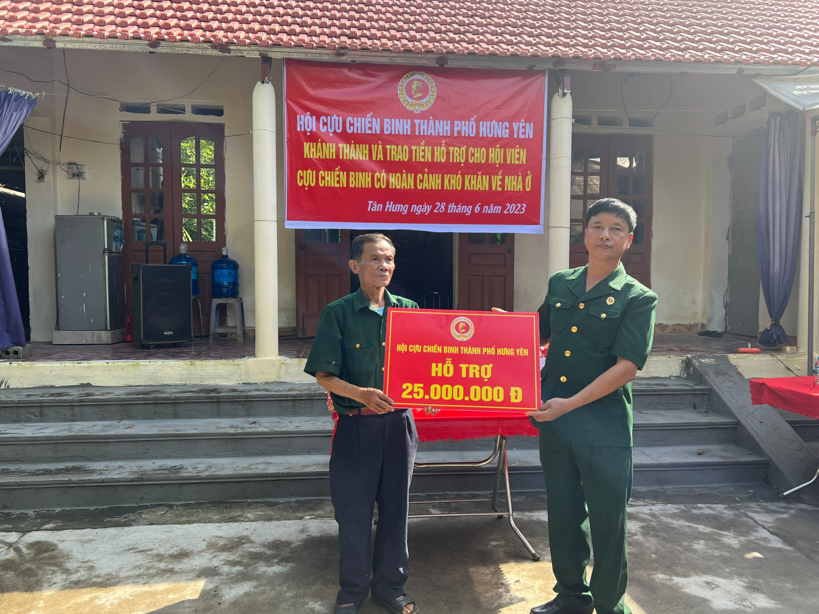 Hội Cựu Chiến binh thành phố khánh thành và trao tiền hỗ trợ xây, sửa nhà ở cho hội viên có hoàn cảnh khó khăn tại xã Tân Hưng và phường Lam Sơn