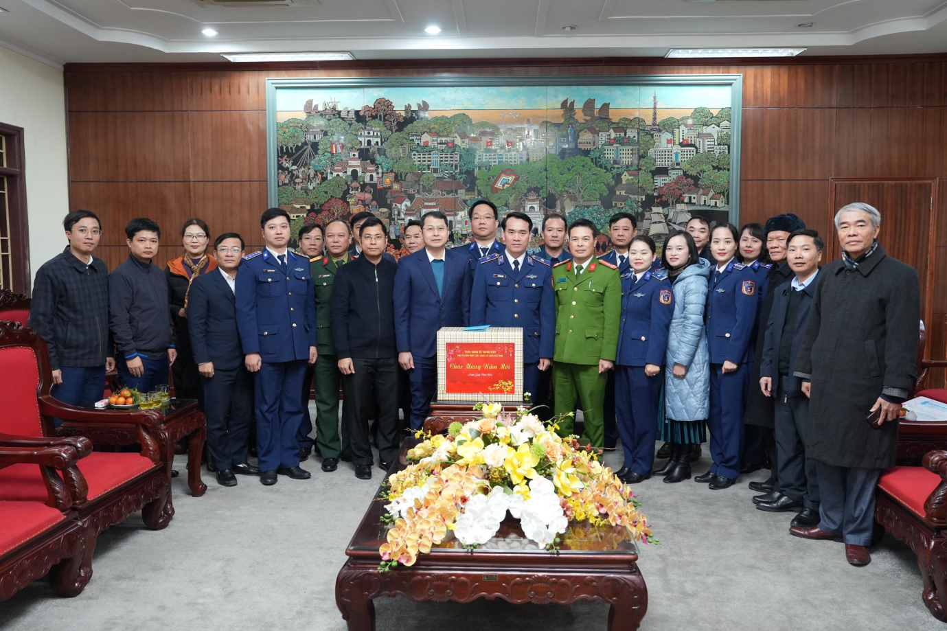 Bộ Tư lệnh Cảnh sát biển tặng quà, chúc Tết cấp uỷ, chính quyền và quân - dân thành phố Hưng Yên