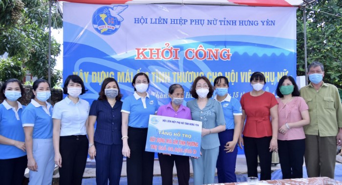 Khởi công và trao hỗ trợ xây nhà mới cho hội viên phụ nữ nghèo phường Lam Sơn