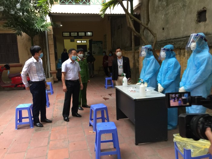 Đồng chí Phó Chủ tịch UBND thành phố kiểm tra công tác phòng, chống dịch bệnh Covid – 19 tại phường Lê Lợi và Quang Trung