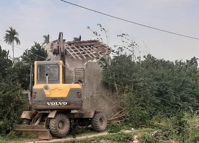 Hỗ trợ tháo dỡ công trình xây dựng vi phạm tại xã Quảng Châu