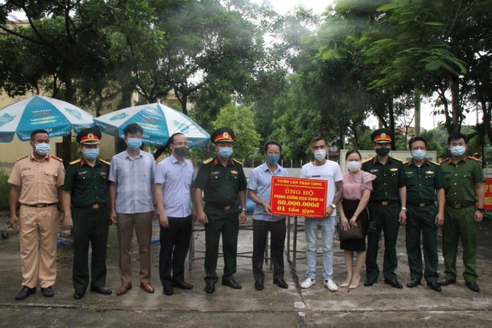 Một người dân phường Minh Khai ủng hộ trên 70 triệu đồng cho công tác phòng, chống dịch Covid-19 của thành phố