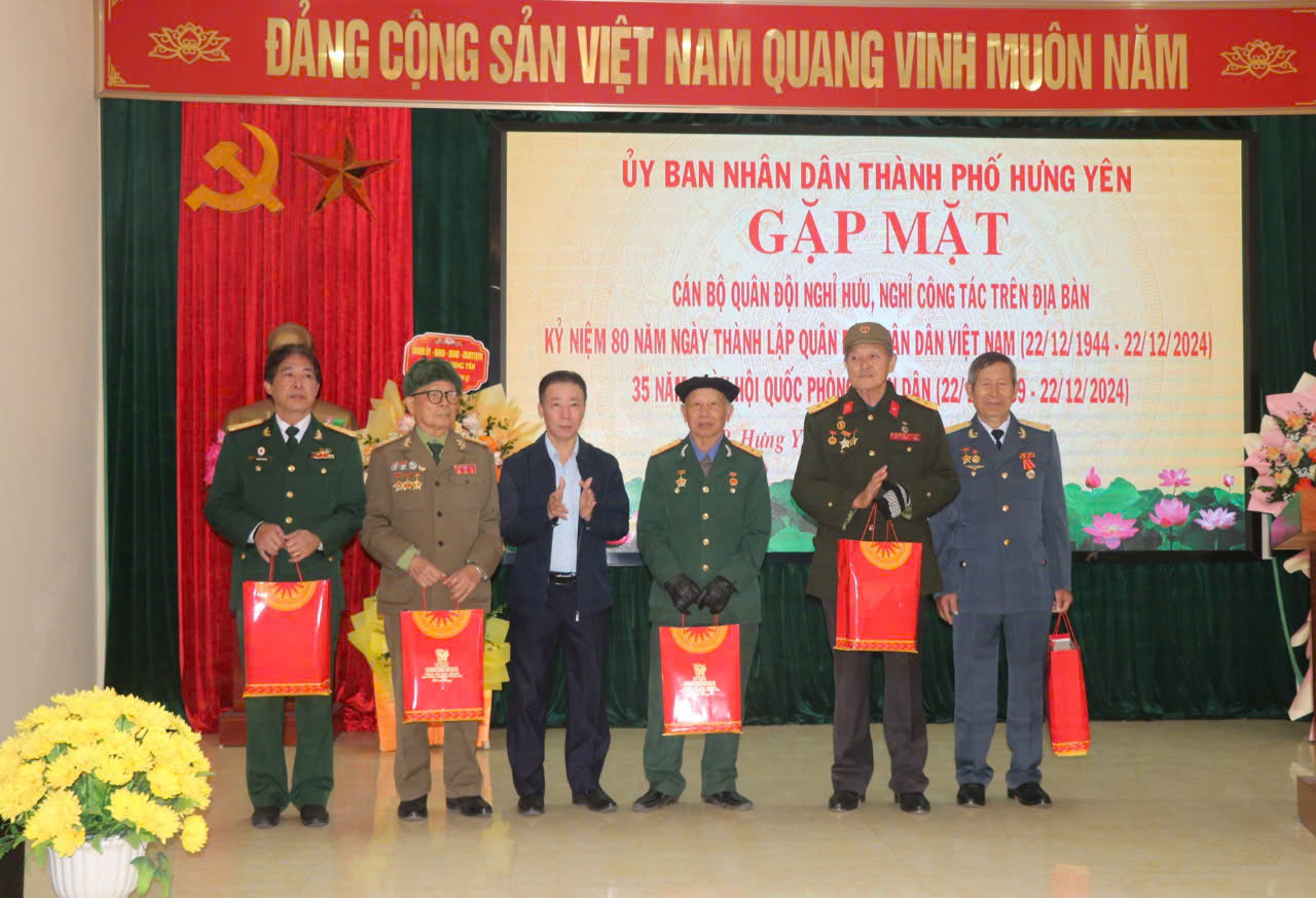 Ban Chỉ huy quân sự thành phố gặp mặt cán bộ quân đội nghỉ hưu, nghỉ công tác trên địa bàn thành phố