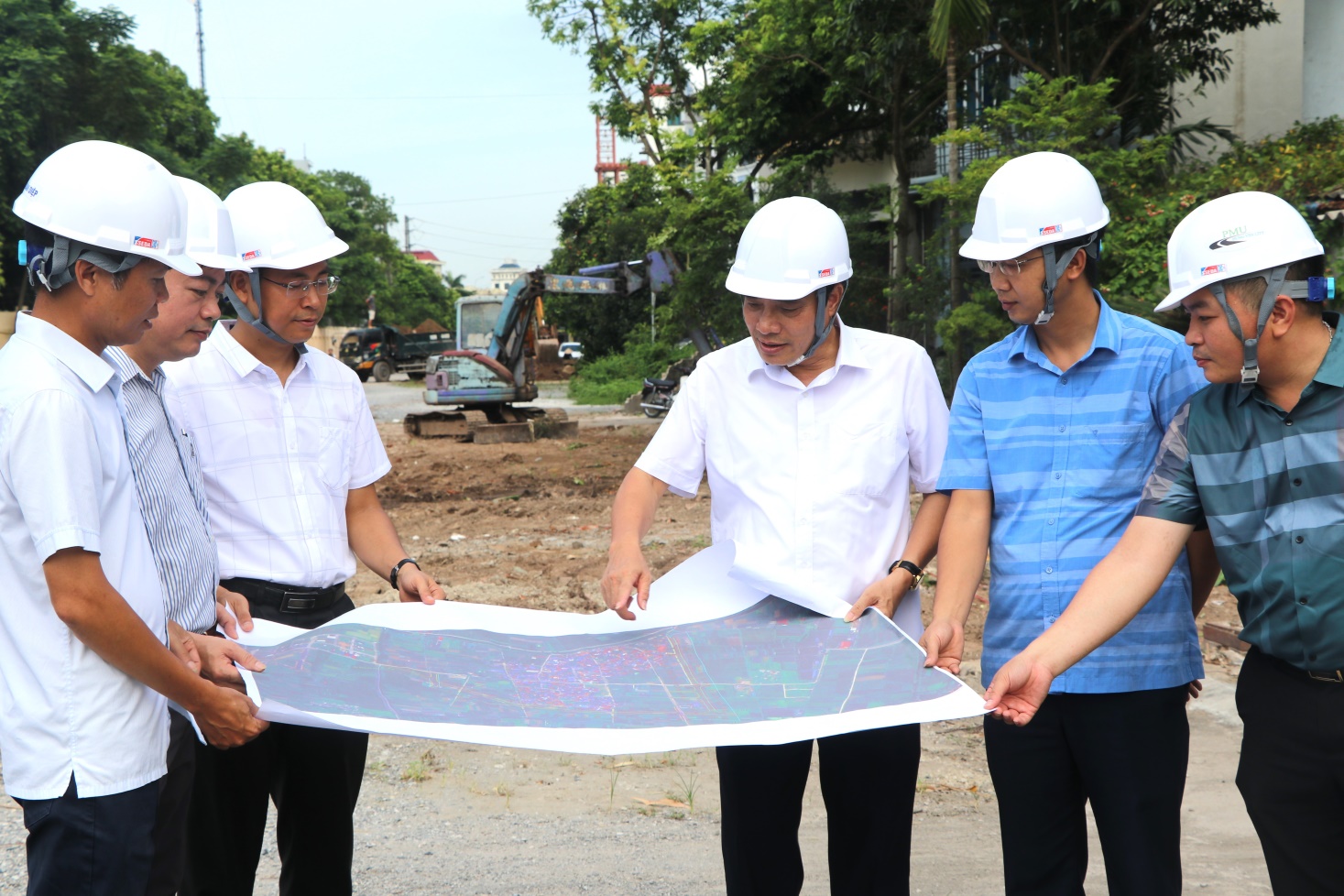 Đồng chí Bí thư Thành ủy kiểm tra tiến độ thi công một số dự án trọng điểm trên địa bàn thành phố