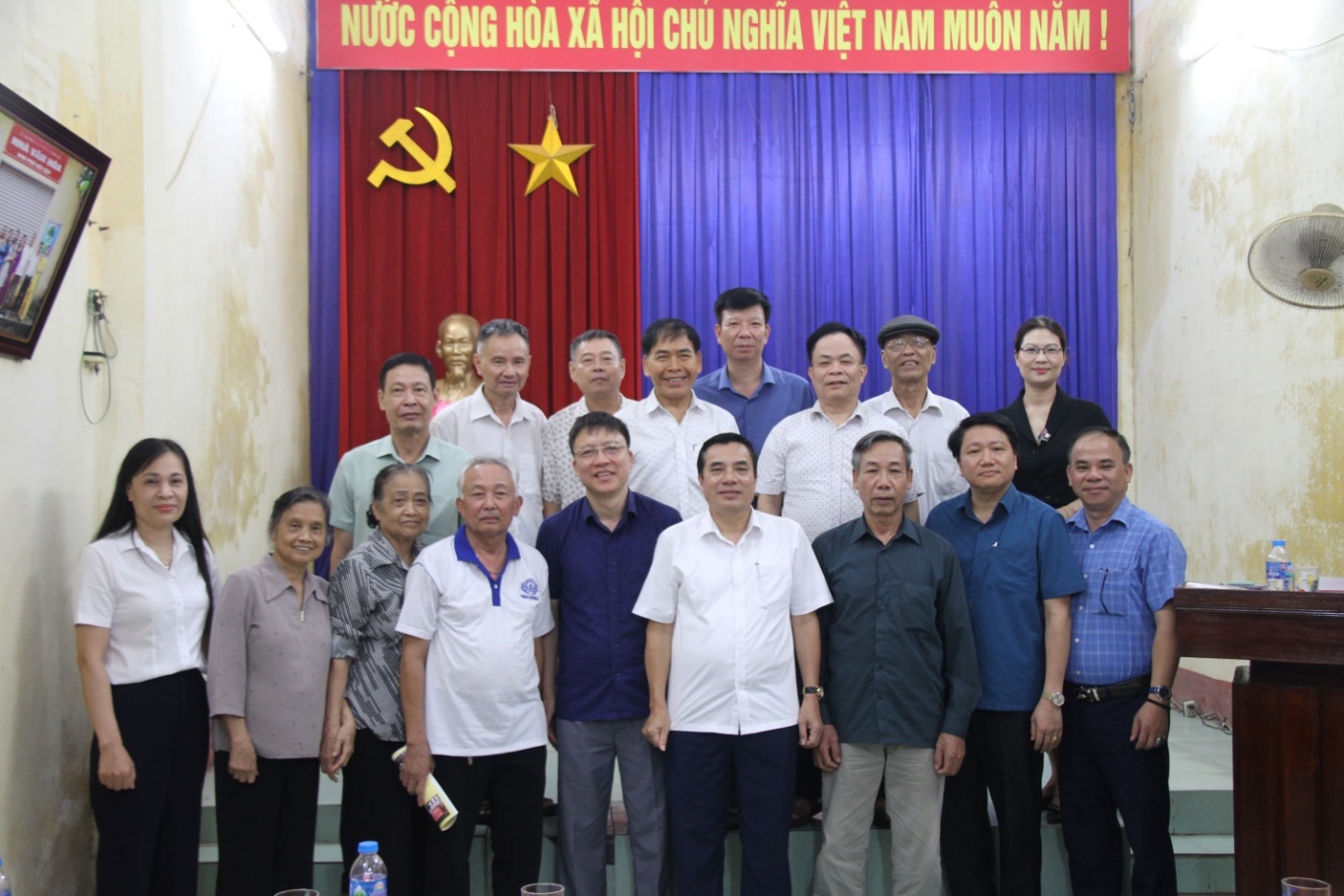 Đồng chí Bí thư Thành ủy Phạm Huy Bình  dự sinh hoạt Chi bộ khu phố Bãi Sậy, phường Minh Khai