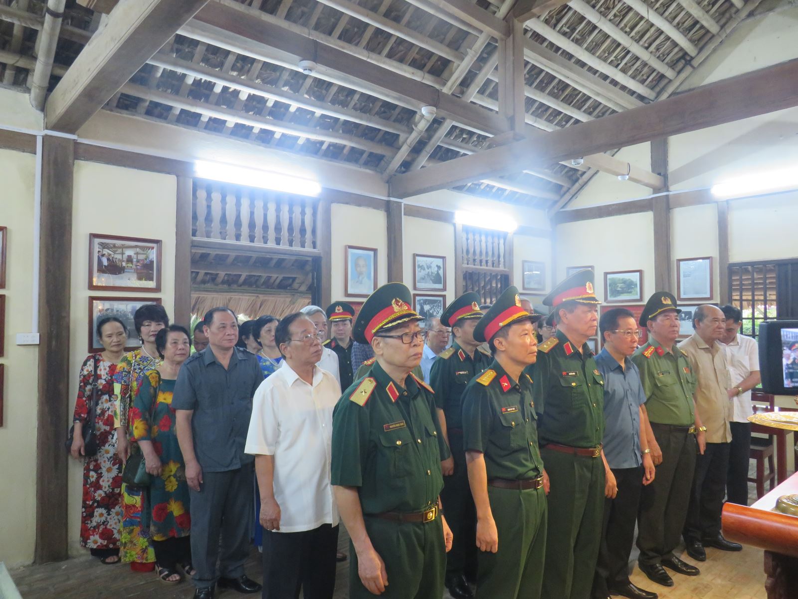 Hội đồng hương, Tướng lĩnh Hưng Yên tại Hà Nội  dâng hương tại Nhà Lưu niệm Chủ tịch Hồ Chí Minh
