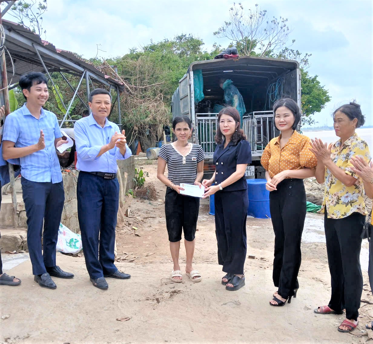 Hội Nông dân thành phố hỗ trợ hội viên nông dân bị ảnh hưởng bởi mưa, lũ