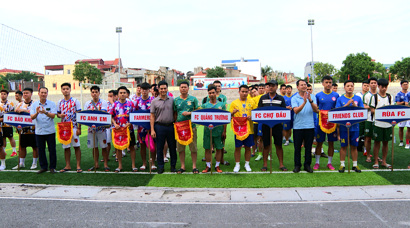 Khai mạc giải Bóng đá nam các câu lạc bộ sân 7 người, thành phố Hưng Yên năm 2024