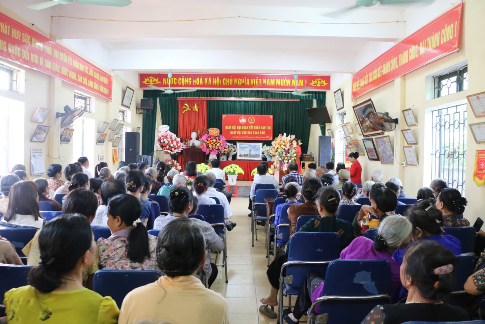 Ngày hội Đại đoàn kết toàn dân tộc - Ngày hội văn hóa quân dân khu dân cư Nam Tiến, phường Hồng Châu