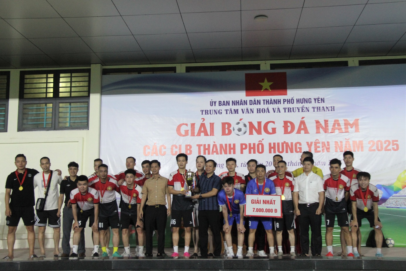 Bế mạc giải bóng đá nam các Câu lạc bộ thành phố Hưng Yên năm 2025