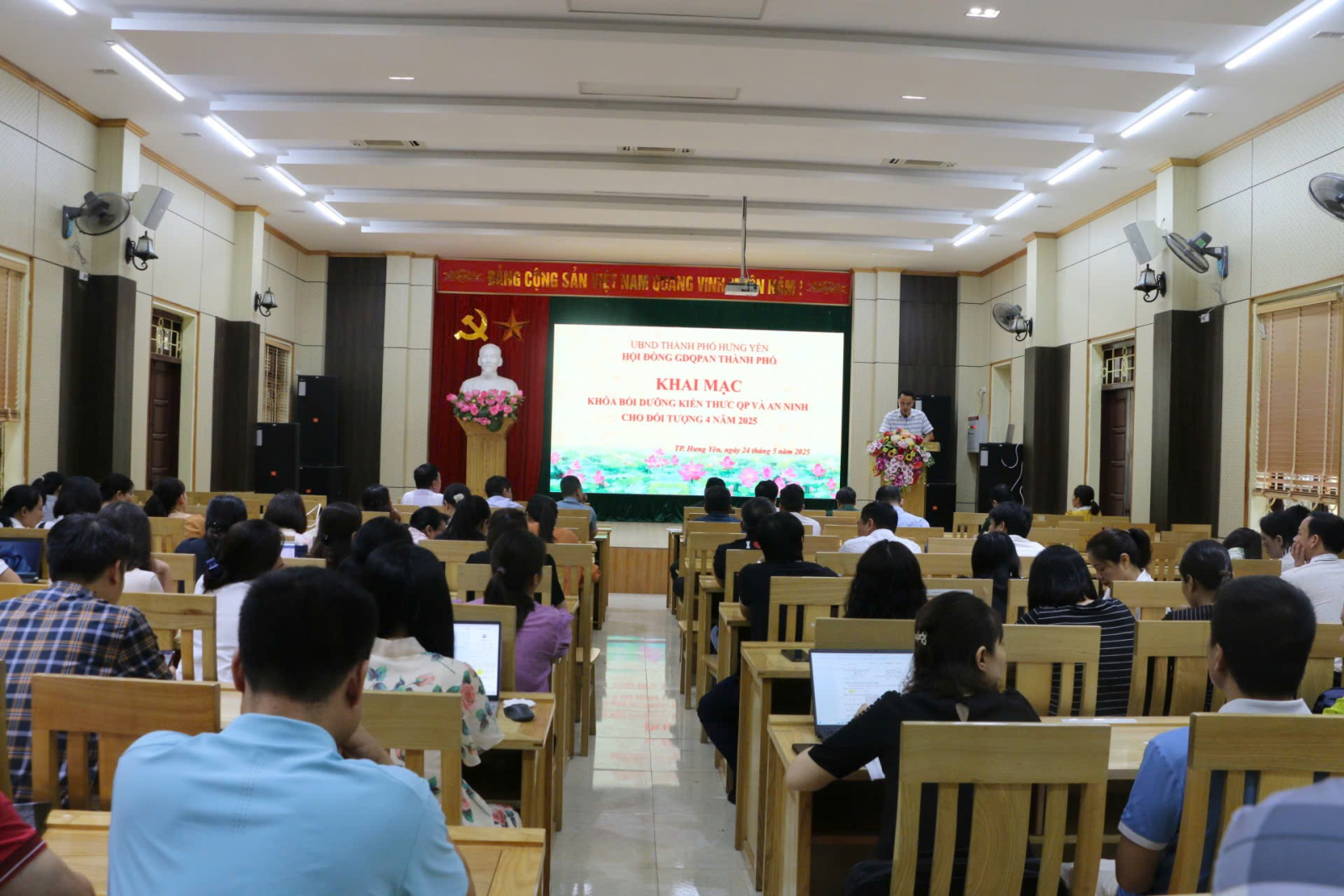 Hội đồng Giáo dục QPAN thành phố khai giảng Lớp Bồi dưỡng kiến thức Quốc phòng và An ninh cho đối tượng 4 năm 2025