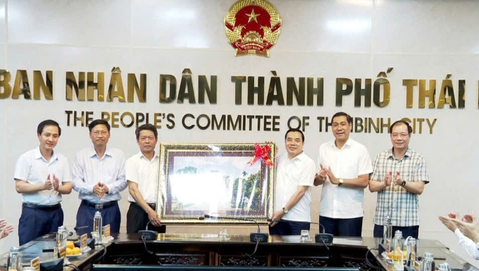 Lãnh đạo thành phố Hưng Yên và thành phố Thái Bình trao đổi, làm việc