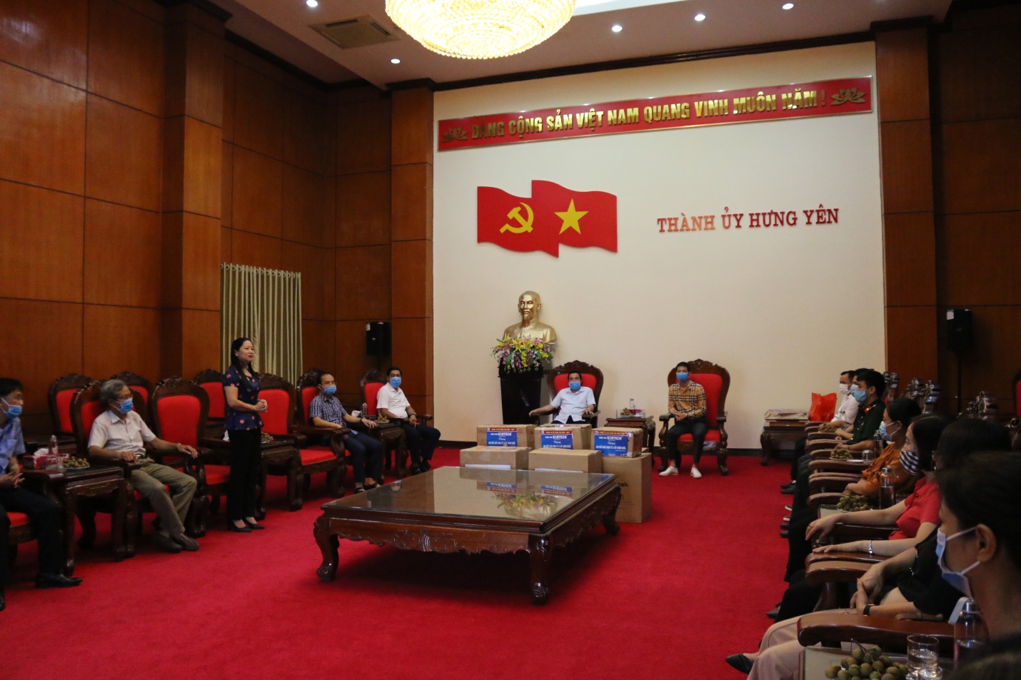 Công ty Tây Bắc – BQP tặng thành phố Hưng Yên trên 30 nghìn khẩu trang phòng chống dịch covid – 19