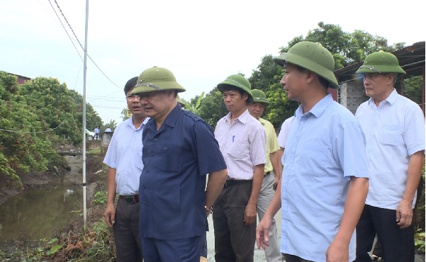 Chủ tịch UBND tỉnh Nguyễn Văn Phóng kiểm tra công tác phòng, chống cơn bão số 4 tại thành phố Hưng Yên