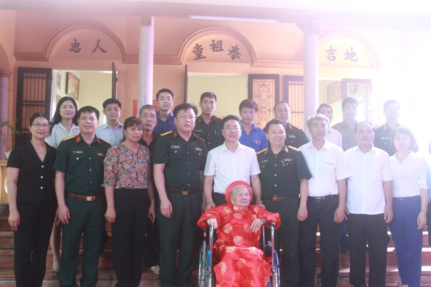 Khánh thành, bàn giao nhà tình nghĩa tặng mẹ Việt Nam anh hùng Vũ Thị Bé, phường Lam Sơn