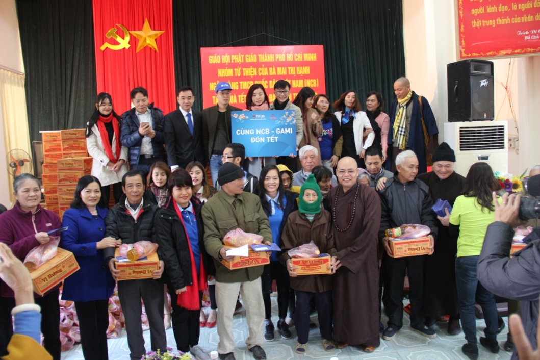 Đoàn từ thiện Trung ương Giáo Hội Phật giáo Việt Nam thăm tặng quà Tết cho người nghèo trên địa bàn thành phố