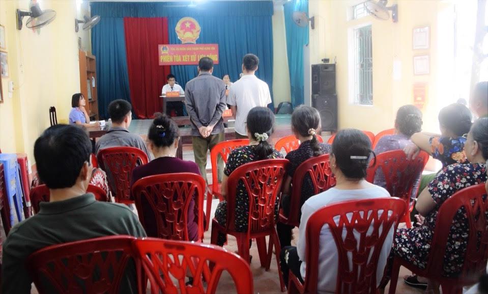 Xét xử lưu động 2 vụ án hình sự tại phường Quang Trung