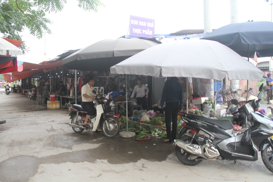 Nhiều tiểu thương Chợ Gạo đã chuyển vào kinh doanh tại khu vực chợ tạm
