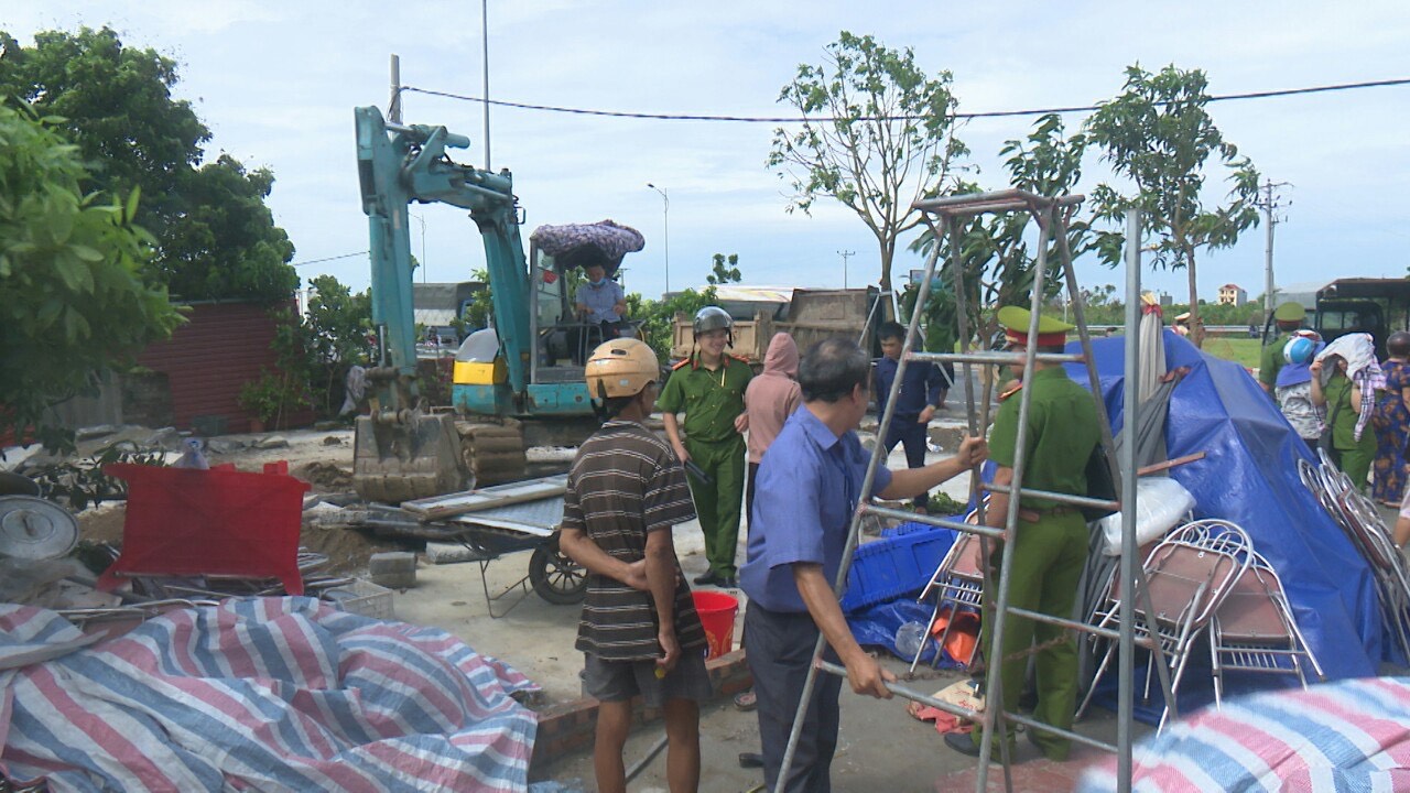 Hỗ trợ tháo dỡ công trình xây dựng trái phép trên đất nông nghiệp tại xã Phương Chiểu
