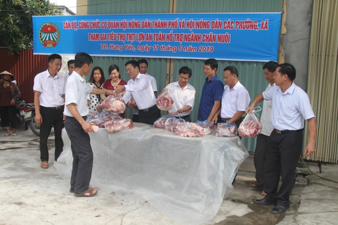 Hội Nông dân thành phố Hưng Yên phát động hưởng ứng phong trào hỗ trợ tiêu thụ thịt lợn an toàn ủng hộ người chăn nuôi